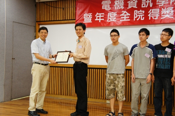 大三優秀學生獎學金得獎人電機系廖冠榮同學
