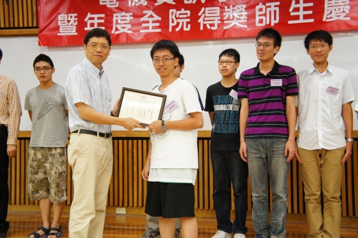 大三優秀學生獎學金得獎人電機系陳柏翰同學