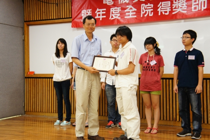 大三優秀學生獎學金得獎人資工系姜翰廷同學