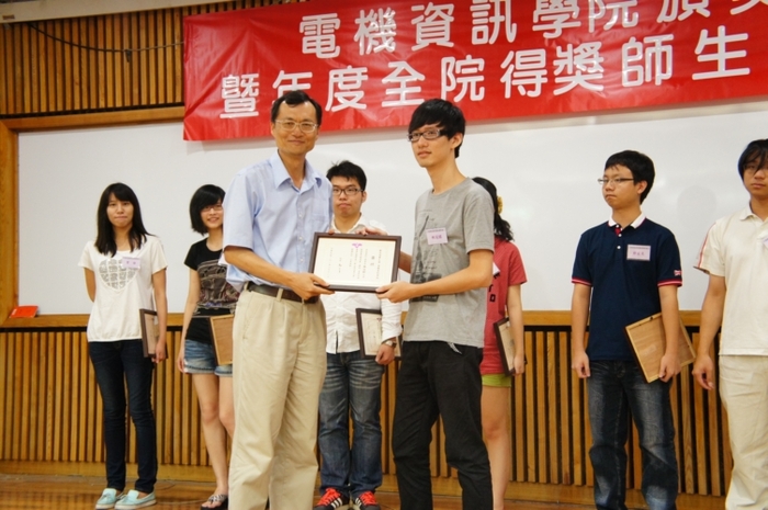 大三優秀學生獎學金得獎人資工系林冠錞同學